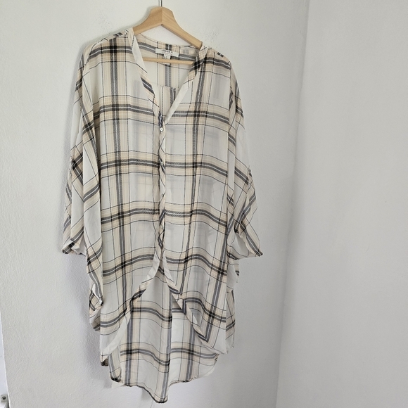 Forever 21 Tops - Forever 21 High Low Oversize Check Blouse Medium